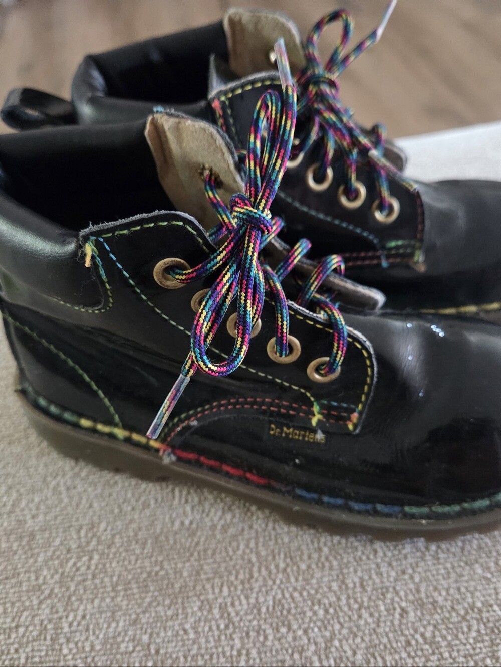 Dr. Martens Girls  Boots Patent Leather w/ Rainbow Laces Sz 10 Chukka